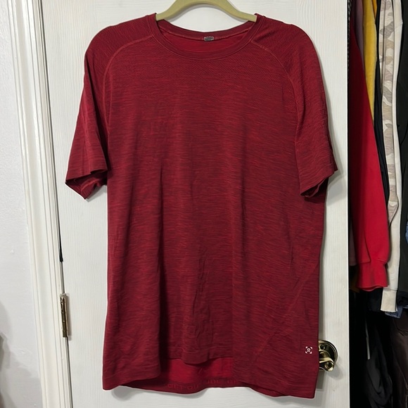 Mens Lululemon Top - Picture 1 of 3